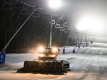 Familie verpasst letzte Gondel - und sitzt bei Eisesk&auml;lte auf Berg fest