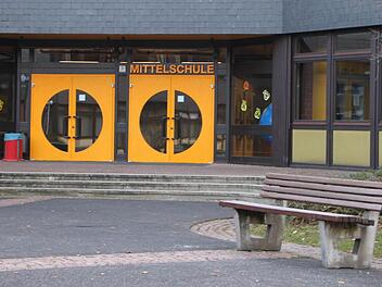 Drei Schulen, ein Pausenhof. Doch die Sicherheitsbedingungen sind völlig unterschiedlich. Foto: Ulrike Müller