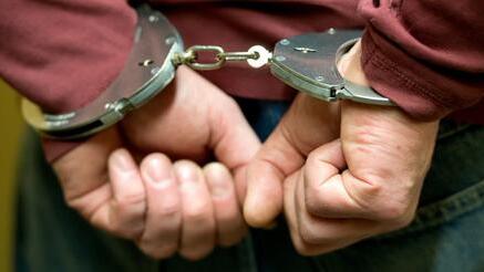 Handschellen (Symbolbild)