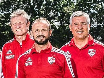 Das Trainertrio des SV Bosporus Coburg kann sich derzeit nicht wie geplant auf dem Trainingsplatz engagieren. Norbert Rebhan (links) unterzog sich einer Knieoperation; Mehmet Ciray (Mitte) ist beruflich mehr eingespannt, als angenommen und Chefcoach Ugur Kolsuz (rechts) war für die Trainingsorganisation nicht vorgesehen. Aus diesen Gründen wird beim SVB derzeit über einen weiteren Coach nachgedacht. Foto: Archiv