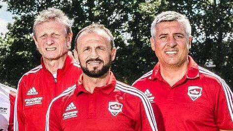 Das Trainertrio des SV Bosporus Coburg kann sich derzeit nicht wie geplant auf dem Trainingsplatz engagieren. Norbert Rebhan (links) unterzog sich einer Knieoperation; Mehmet Ciray (Mitte) ist beruflich mehr eingespannt, als angenommen und Chefcoach Ugur Kolsuz (rechts) war für die Trainingsorganisation nicht vorgesehen. Aus diesen Gründen wird beim SVB derzeit über einen weiteren Coach nachgedacht. Foto: Archiv