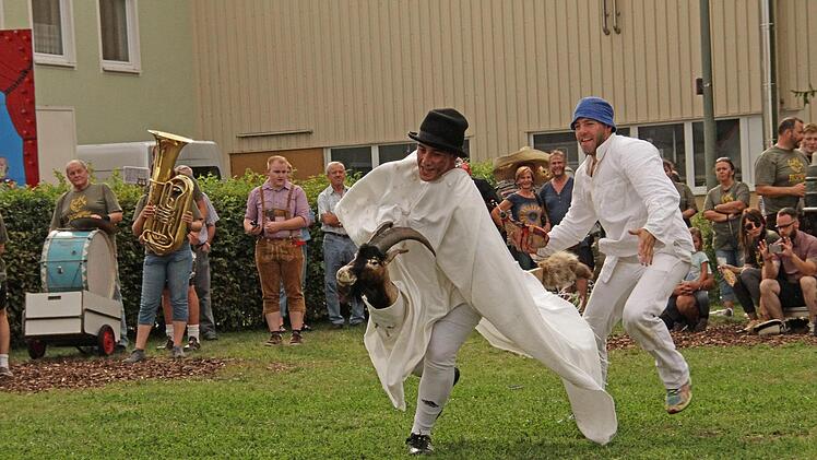Das Gaßbockreiten ist der Höhepunkt der Kerwa.   Foto: Dieter Riedel