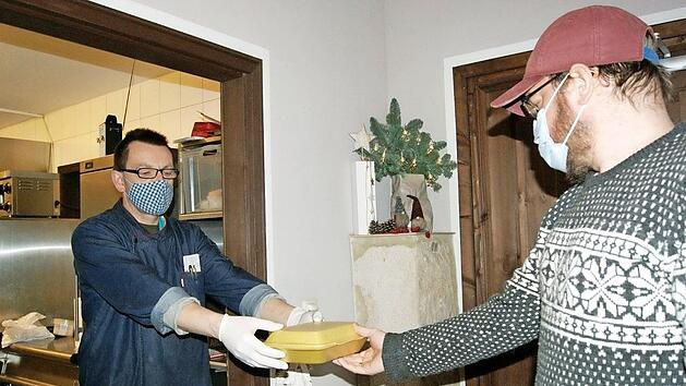 Das Mitnahmegesch&auml;ft im Landkreis Lichtenfels wie hier in der "Gutshofsch&auml;nke" Redwitz l&auml;uft schleppend - die November- und Dezember-Hilfen lassen aber dennoch auf sich warten. Fotos: Corinna T&uuml;bel