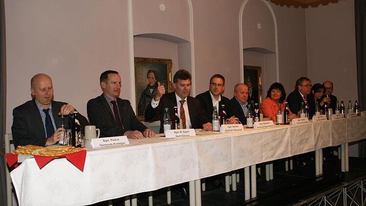 Am Bürgermeister-Stammtisch erläuterten die Gemeindeoberhäupter der "ILE südlicher Landkreis", welche Themen sie bisher bearbeitet haben und wer "Pate" für welchen Schwerpunkt ist.