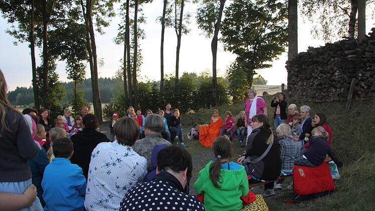 Die Märchenrunde in Schwand ist längst kein Geheimtipp mehr. Foto: Sonja Adam
