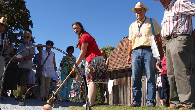 Die Besucher des Himmelkroner Regionalpavillons konnten sich auch im Baille-Maille-Spiel erproben. Foto: Jürgen Gärtner