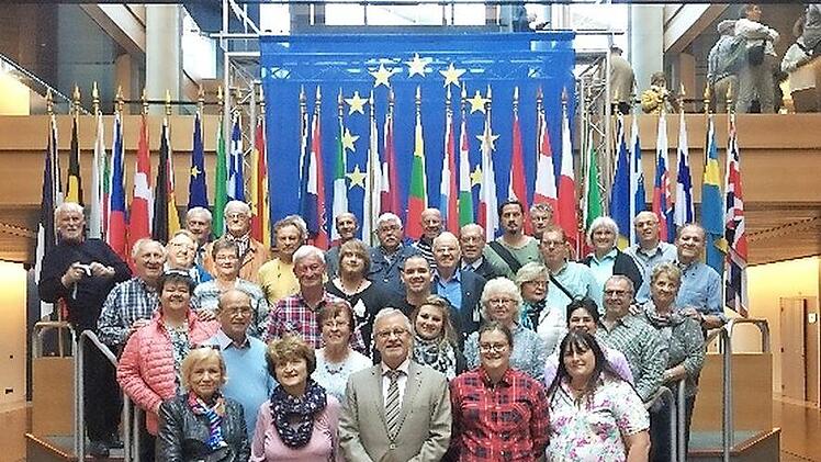 Gruppenfoto im Europ&auml;ischen Parlament Stra&szlig;burg.  Fotos: Ulrich Feldmann