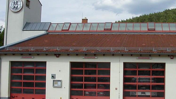 Am Feuerwehrhaus in Weißenbrunn besteht an vielen Stellen Sanierungsbedarf. Die Räte diskutierten hierüber im Bauausschuss und teilweise wurden Verbesserungen genehmigt. Foto: K.- H. Hofmann