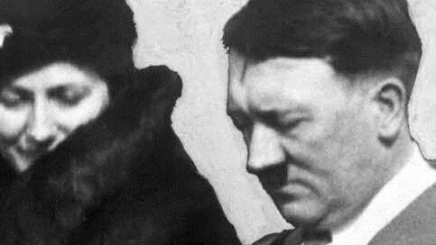 Adolf Hitler ist noch immer Ehrenbürger in Marktschorgast. Foto: dpa/lby