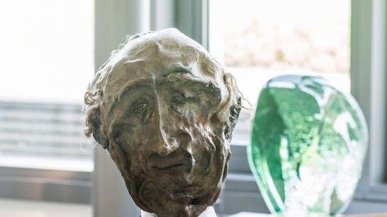 Impressionen aus der neuen Sonder-Präsentation "Lehm & Lehm Lassen" im Glasmuseum Rosenau: KeramikmaskeFoto: Jochen Berger