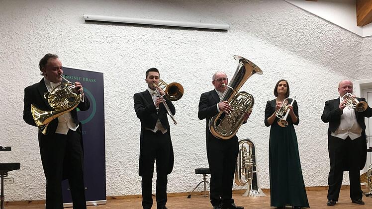 Impressionen vom umjubelten Neujahrskonzert mit dem Quintett Harmonic Brass im renovierten Rathaussaal von RödentalFoto: Jochen Berger
