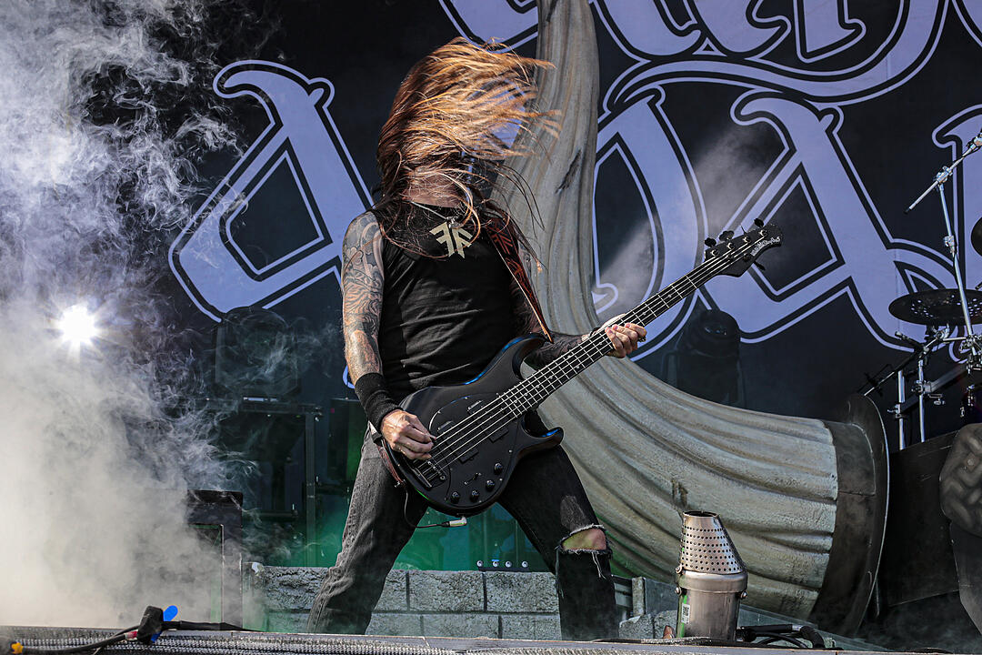 Amon Amarth bei Rock im Park 2019: Ganz viel Metal und Feuer bringt die Fans zum Durchdrehen