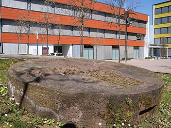 Alt und neu liegen beim Münnerstädter Schönborn-Gymnasium eng nebeneinander. Vor 50 Jahren wurde erstmal Französisch als Alternative zu Altgriechisch angeboten. Doch bis heute wählen einige Schüler die alte Sprache. Thomas Malz