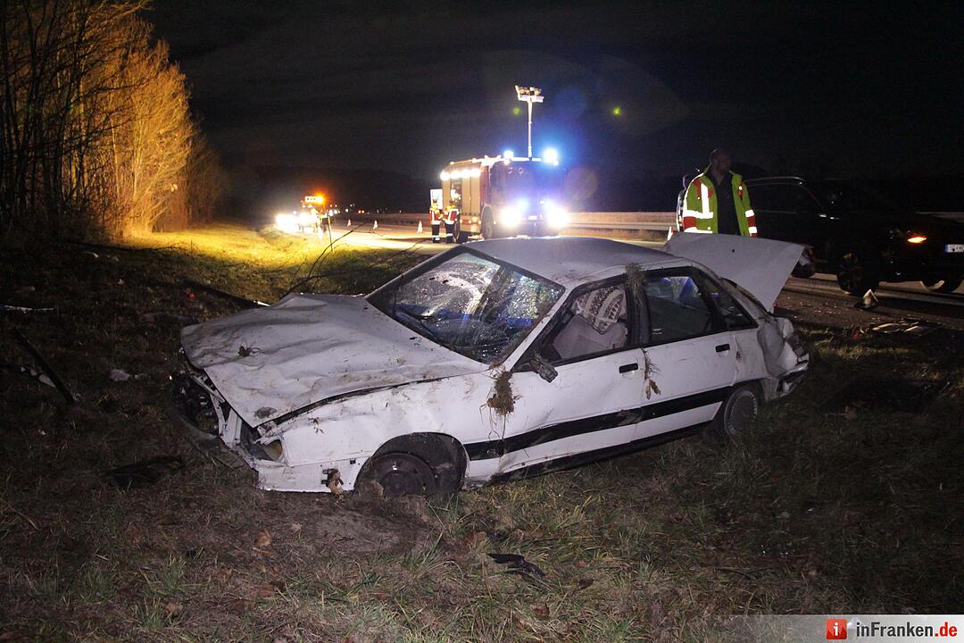 Auto ueberschlaegt sich auf der A3 mehrfach - Fahrer stirbt am Unfallort