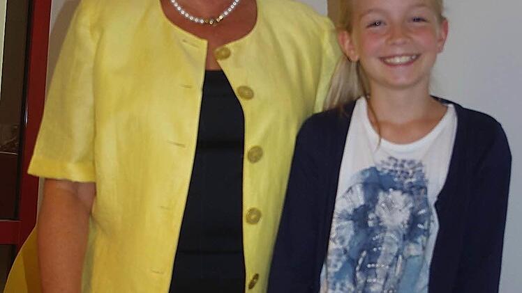 Sina See spielte die "Hauptrolle" in einem von TVO produzierten Werbeclip für die Arnikastadt und ist damit die jüngste Botschafterin von Teuschnitz. Foto: Heike Schülein