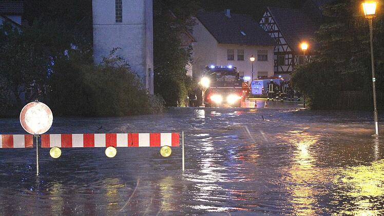 Der Sturm am Jahresende 2013 setzte den Ortskern von Ebelsbach unter Wasser. Hochwasser stand in den Straßen.