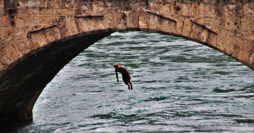 Brückenspringen in Bamberg: Wie gefährlich ist Baden im Main-Donau ...