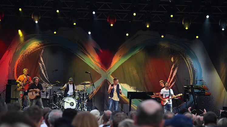 Der Funke von Pur sprang 2016 in Bad Brückenau sofort auf die Fans über.  Foto: Sebastian Schmitt