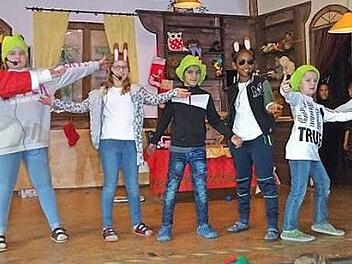 "Weihnachtsmann und Zeitenmann" hie&szlig; das Musical, das die Schulkinder zeigten.  Foto: privat