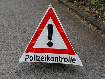 Mann (49) ohne F&uuml;hrerschein und mit verbotenem Messer auf der A73 erwischt
