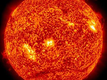 Alles auf der Erde richtet sich nach der 150 Millionen Kilometer entfernten Sonne aus.