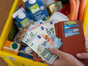 Die Verbraucherzentrale Hamburg sucht mittels Online-Voting die Mogelpackung des Jahres 2024 - zahlreiche Produkte sind teurer geworden, die Menge blieb allerdings gleich oder wurde sogar weniger.