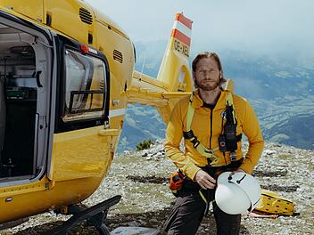 In sieben neuen Folgen erwarten den Bergretter Markus Kofler (Sebastian Str&ouml;bel) wieder zahlreiche abenteuerliche Eins&auml;tze.
