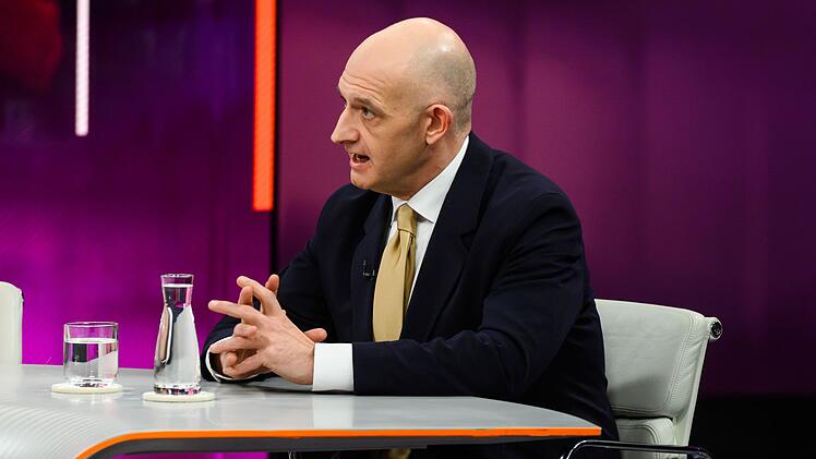 ahost- und Terrorismus-Experte Hans-Jakob Schindler warnte: "Wenn das Regime &uuml;berlebt, werden wir Chaos sehen."