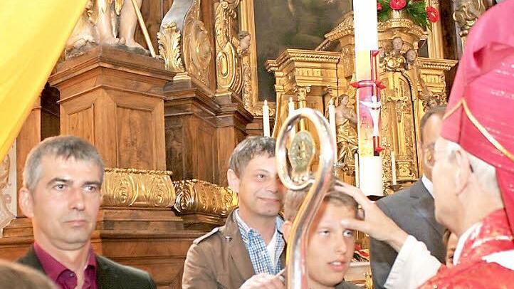 Erzbischof Ludwig Schick firmte in der Höchstadter St. Georgskirche. Foto: Evi Seeger