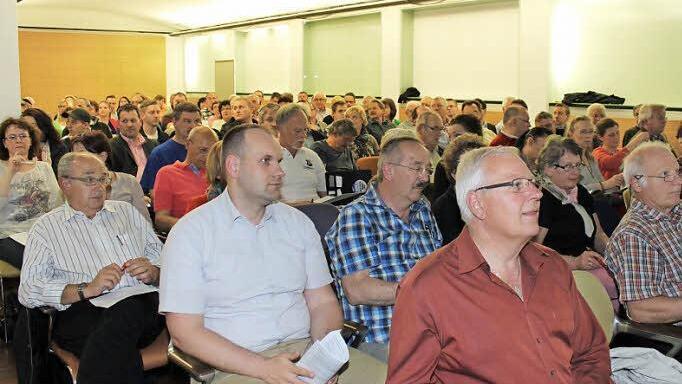 Gespannt lauschten die Vereinsvertreter den Ausführungen von Joachim Hingler. Foto: Carmen Schwind