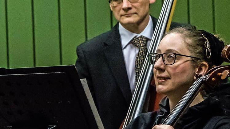 Reichlich Applaus verdiente sich der Musizierkreis Neustadt unter Leitung von Norbert Luche bei seinem Neujahrskonzert.Foto: Jochen Berger