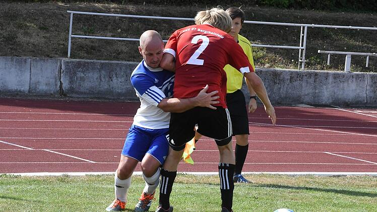 Szene aus dem Spiel des FC 06 gegen den TSV Bergrheinfeld.Hopf