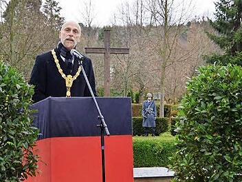 Oberbürgermeister Kay Blankenburg sprach auf dem Parkfriedhof zum Volkstrauertag. Foto: Peter Rauch
