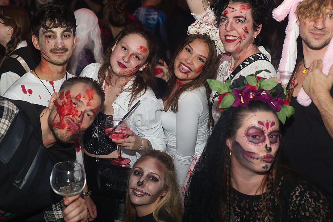 ME & MY (ZOMBIE) GIRLS HALLOWEEN