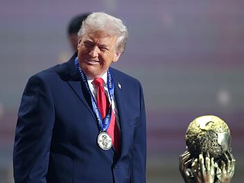 &Uuml;berschattet Donald Trump mit seinem Personenkultu die Fu&szlig;ball-WM?