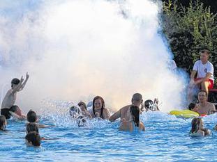 Freibad brodelte bei der Wasserdisco