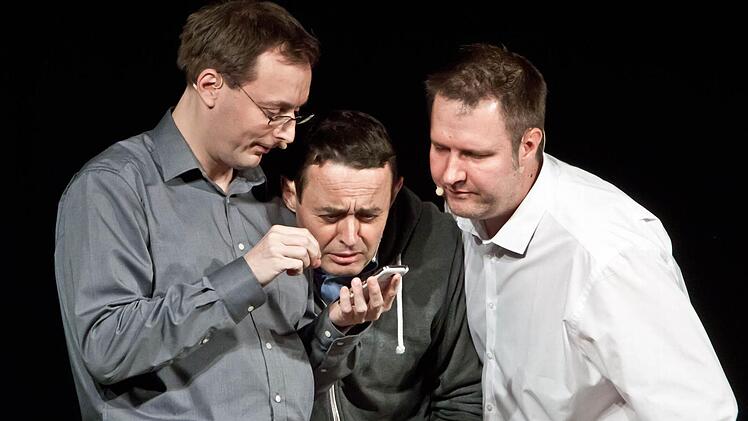 Impressionen von der "TBC-"Premiere in Beiersdorf (von links): Florian Hoffmann, Georg Koeniger und Michael A. Tomis..Foto: Jochen Berger