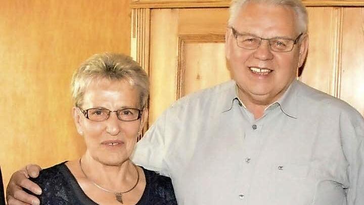 Die Eheleute Gertrud und Carl Hepp haben nicht nur ihr Sägewerk erfolgreich geführt, das inzwischen in die nächste Generation übergegangen ist, sondern sich auch ins gesellschaftliche Leben des Marktes Maroldsweisach eingebracht.  Foto: Gerhard Schmidt