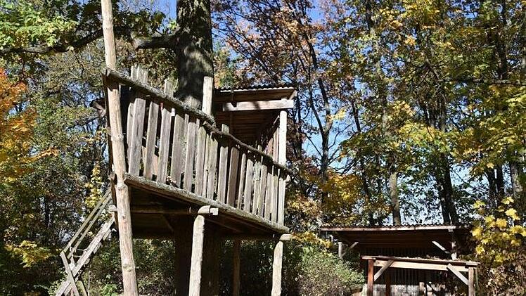 Das Piratenschiff ist nur noch ein Wrack. Betreten für Kinder verboten! Foto: Kindergarten Falkenegg