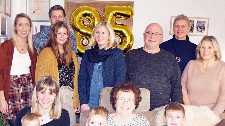 Hildegard Zipfel feierte im Kreis ihrer Familie.  Foto: Heike Schülein