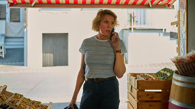 Zwischen Familienalltag und Zeugenbefragung: Kriminalkommissarin Doro Beitinger (Franziska Weisz) kehrt nach 15 Jahren Familienpause in den Dienst zur&uuml;ck.