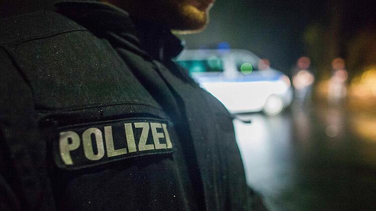 Mehrere Passanten sind am Dienstagabend in der N&uuml;rnberger Innenstadt von einer Gruppe junger M&auml;nner bel&auml;stigt worden. Symbolfoto: Philipp von Ditfurth/dpa