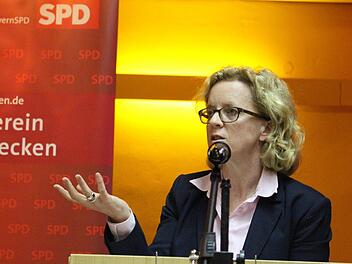 Natascha Kohnen, Generalsekretärin der Bayern-SPD, bei ihrer nachdenklichen Festrede rund um die Themen Gerechtigkeit, Familie und Berufswelt.  Foto: Sebastian Schmitt-Mathea