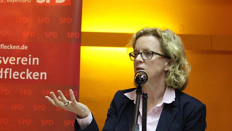 Natascha Kohnen, Generalsekretärin der Bayern-SPD, bei ihrer nachdenklichen Festrede rund um die Themen Gerechtigkeit, Familie und Berufswelt.  Foto: Sebastian Schmitt-Mathea