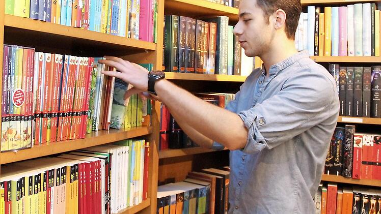 Nawar kam als unbegleiteter Flüchtling aus Damaskus. Seine Familie ließ er zurück. Übers Internet ist er mit ihr in Kontakt.  Foto: Johanna Blum