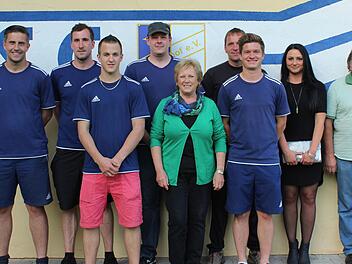 Auf der Saisonabschlussfeier des ASC Eyrichshof wurden geehrt (von links): Martin Göke (SL) Sebastian Derra, Carlo Heim, Markus Krell, Christiane Müller, Klaus Steinrichter, Martin Suhr, Sini Hildgartner und Toni Welsch  Foto: Wolfgang Dietz