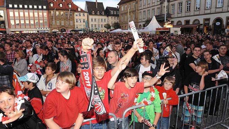 Der Maxplatz als Fanmeile Foto: Ronald Rinklef/Archiv