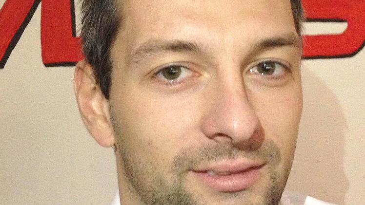 Zoltan Revak nimmt die Ausländerstelle beim ESC Haßfurt ein.