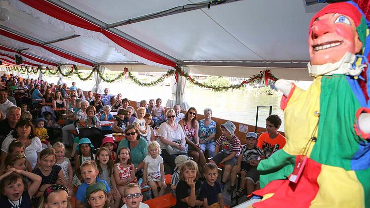 Ab 13 Uhr fand am Donnerstag der Kindernachmittag mit dem Bamberger Kasperl im Festzelt am Leinritt statt. Foto: RiegerPress