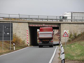 Die sehr enge Unterführung unter der A3 bei Medbach soll auf über 12 Meter verbreitert werden. Hier ist auch ein 2,50 Meter breiter Radweg geplant.  Foto: Andreas Dorsch